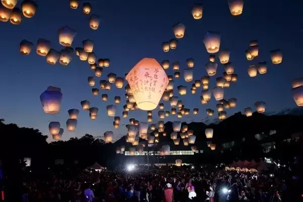 猴年元宵節(jié)，富軒門窗祝您心圓！夢圓！闔家團圓！